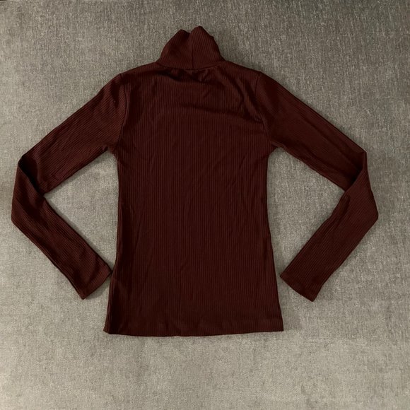 Elegant Maroon Turtleneck Top - Picture 3 of 9